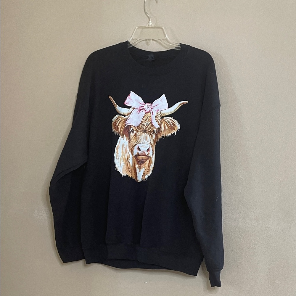 Gildan Black Sweatshirt with Cow Face and Pink Bow Graphic SZ XL